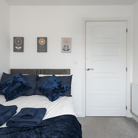 Two Bedroom Apartment - Milton Keynes By Aryas Properties Broughton  エクステリア 写真