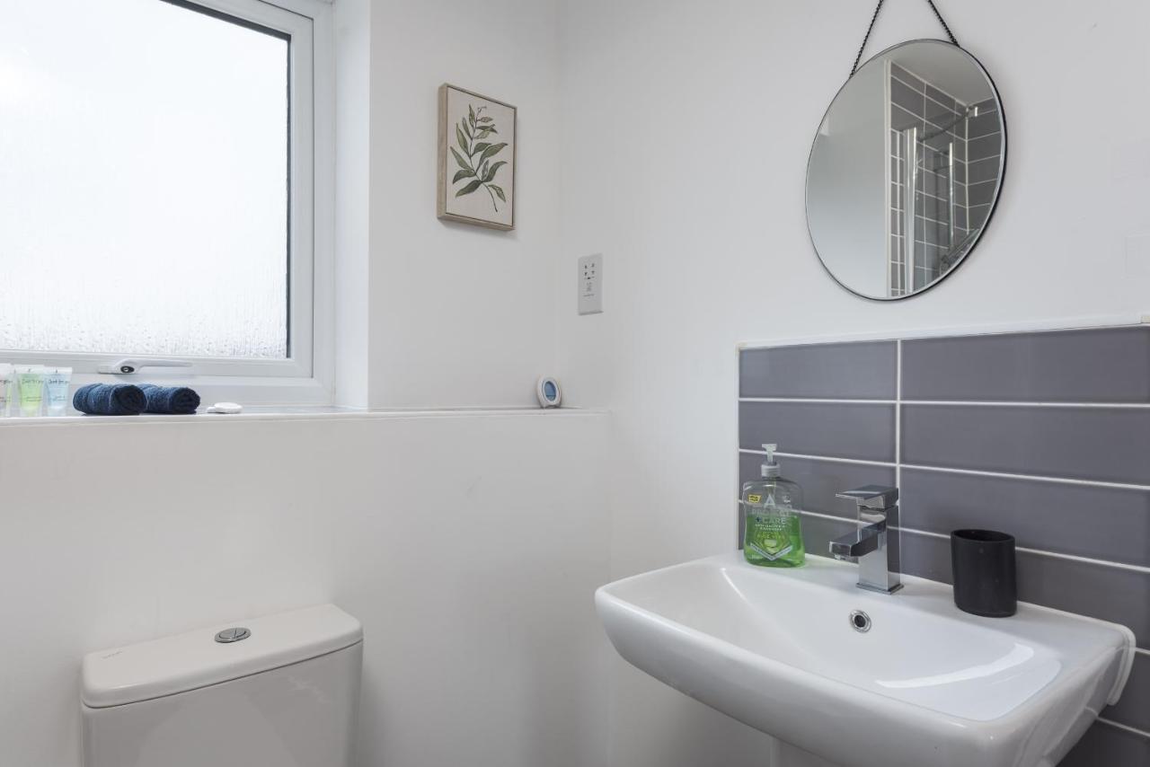 Two Bedroom Apartment - Milton Keynes By Aryas Properties Broughton  エクステリア 写真