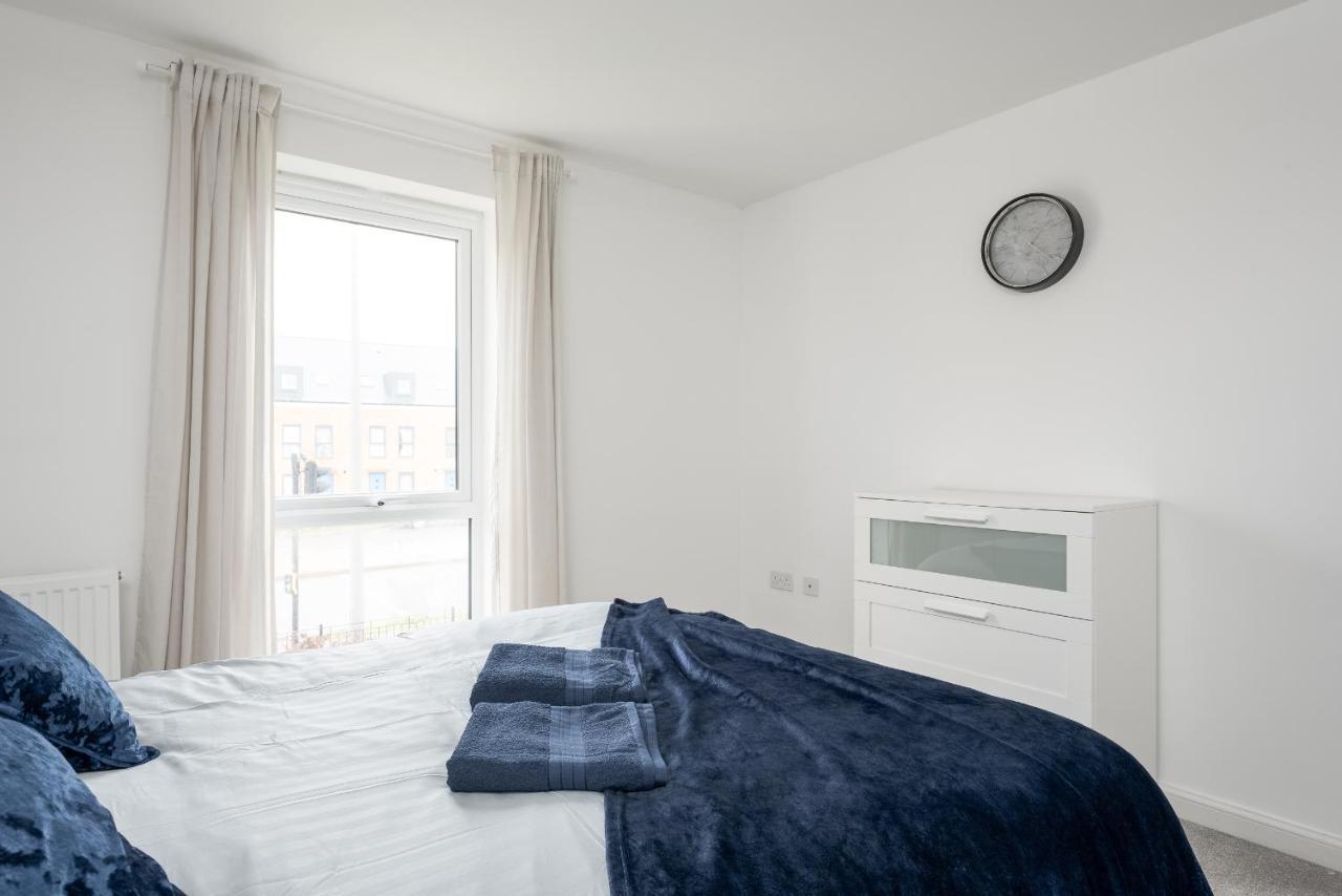 Two Bedroom Apartment - Milton Keynes By Aryas Properties Broughton  エクステリア 写真