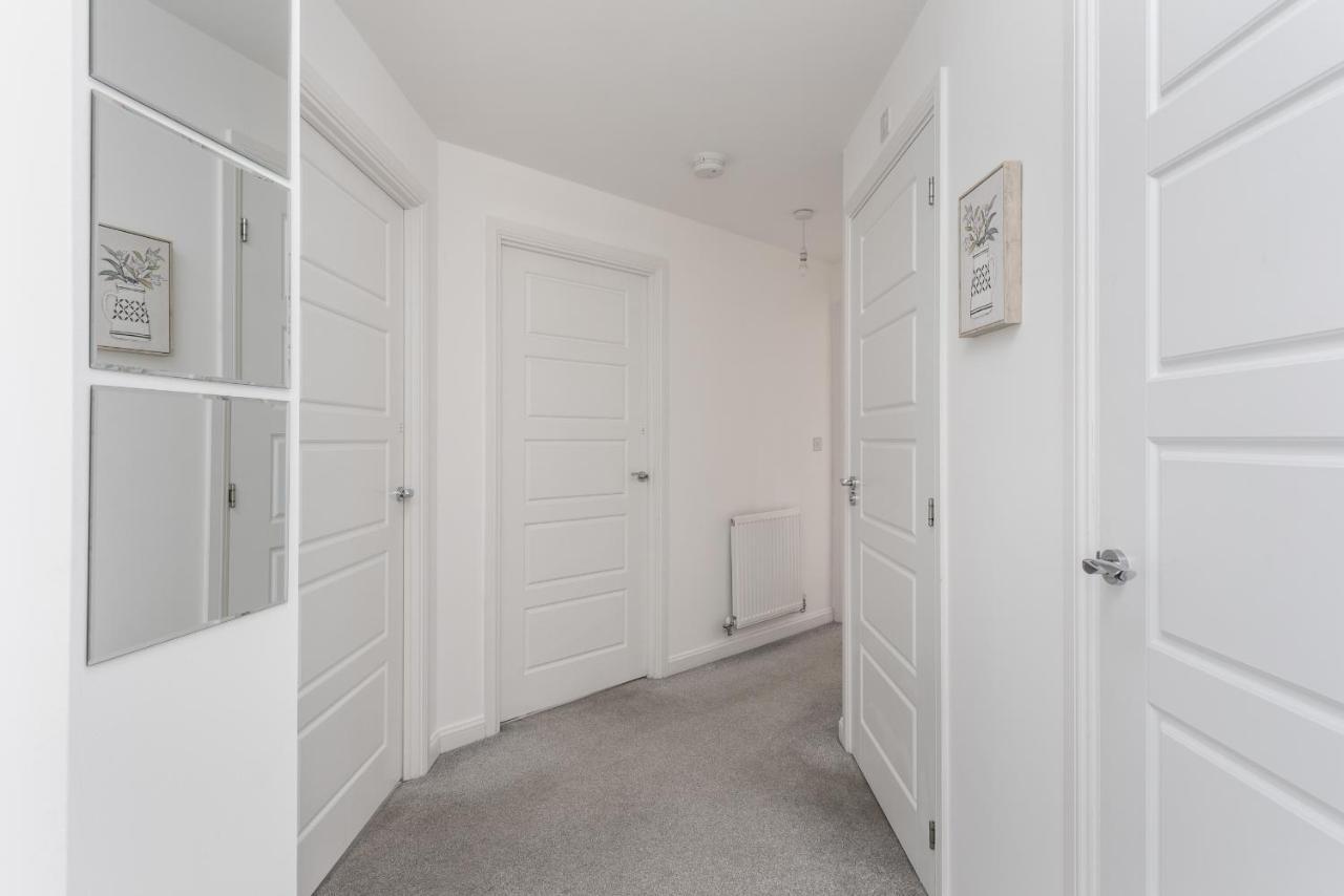 Two Bedroom Apartment - Milton Keynes By Aryas Properties Broughton  エクステリア 写真