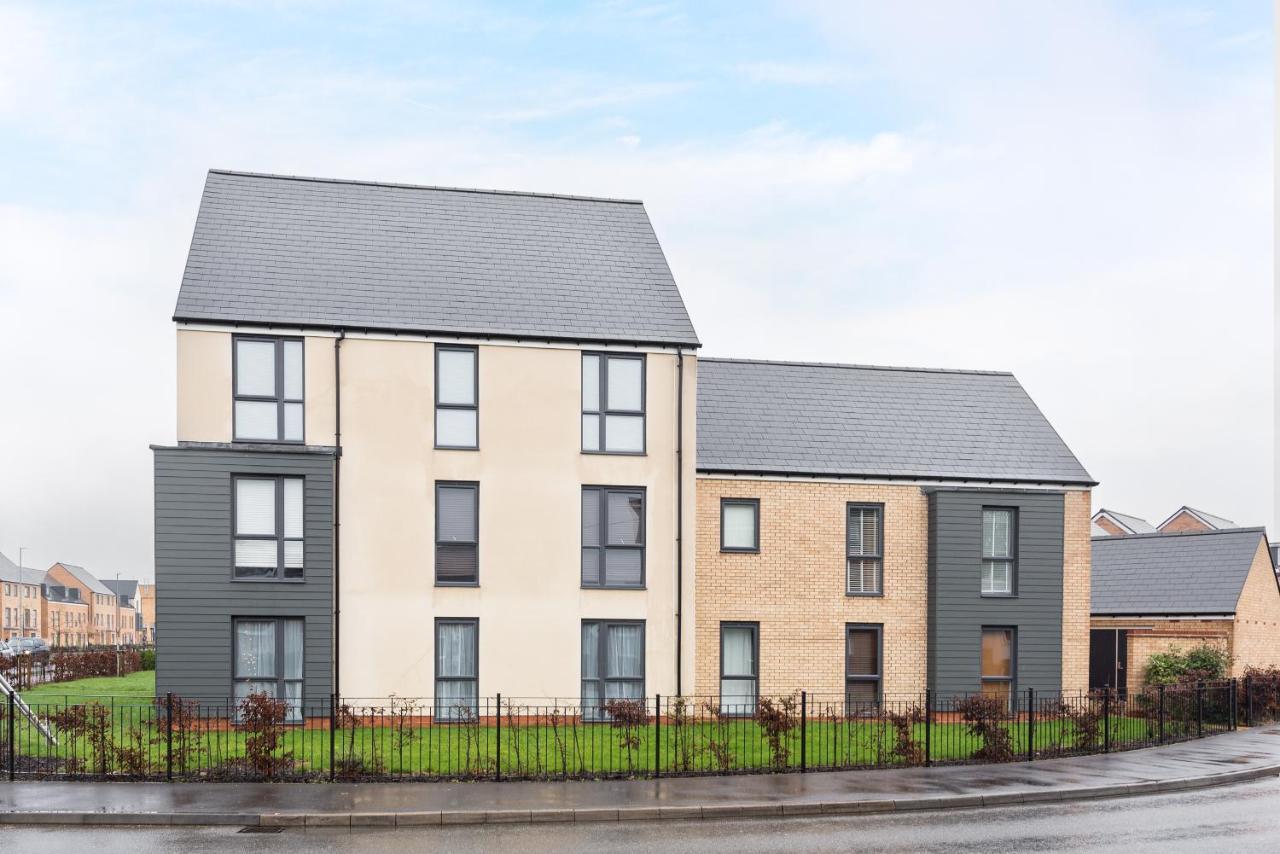 Two Bedroom Apartment - Milton Keynes By Aryas Properties Broughton  エクステリア 写真